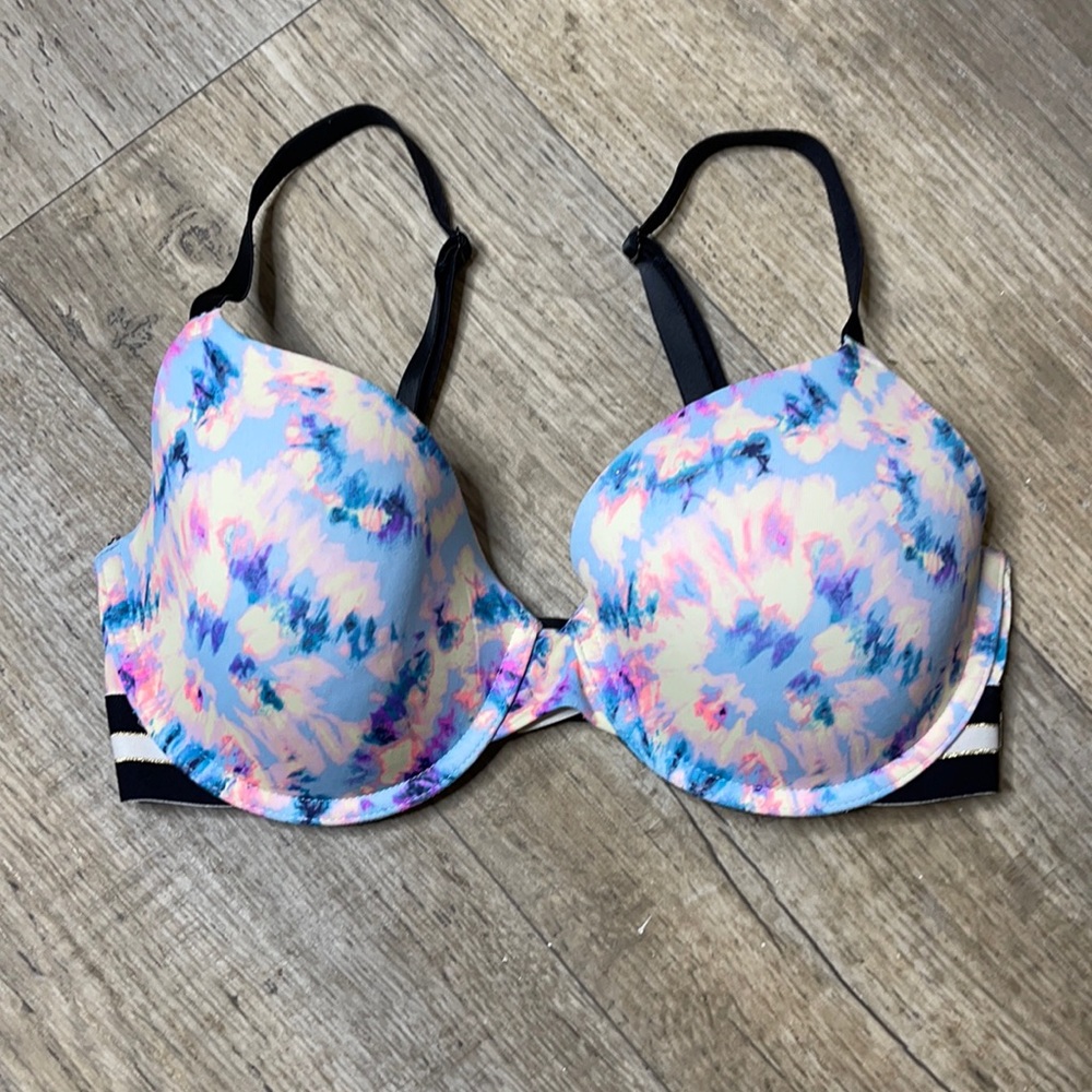 PINK Victoria’s Secret bra